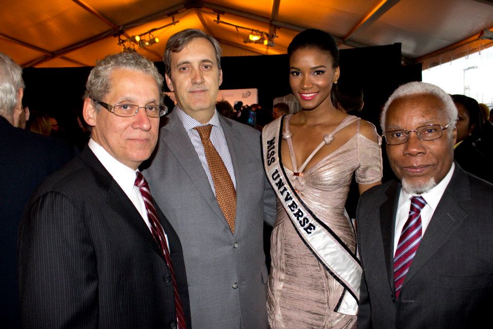  MISS UNIVERSE 2011 OFFICIAL THREAD: Leila Lopes (Angola) - Page 12 Lp4