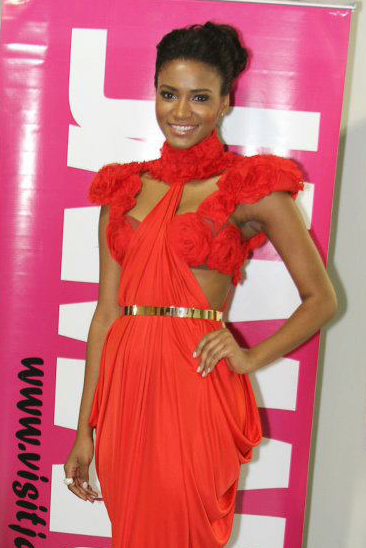 Current titleholder Leila Lopes was blazing hot and beautiful during the